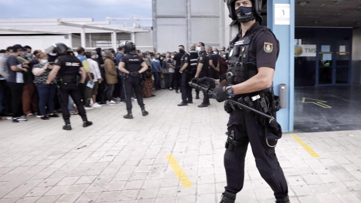 Las imágenes de los altercados en el Puerto de Alicante por el ferry a Orán