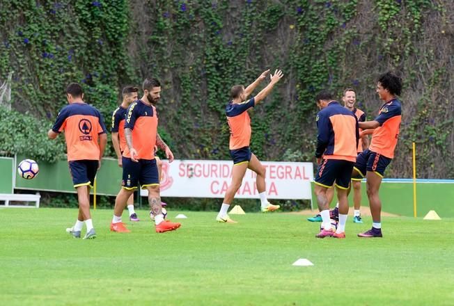 Entrenamiento UD Las Palmas en Barranco Seco ...