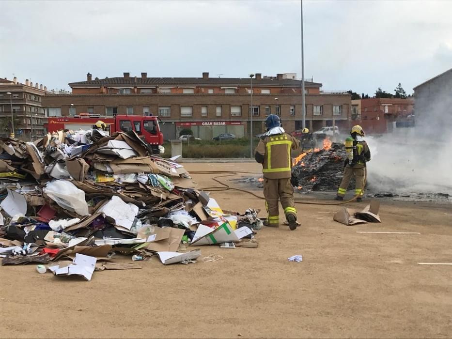 Incendi a Figueres, a la càrrega d'un camió