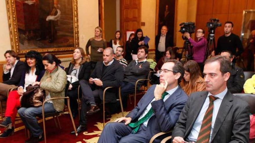 Público y concejales que asistieron a la presentación.