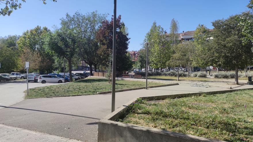 Veïns de la Rasa dels Molins de Berga al·leguen contra la retallada de metres del parc central