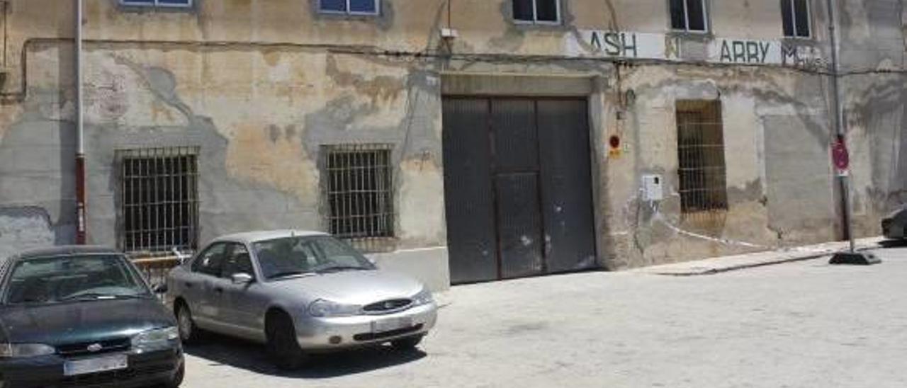 El almacén de obras municipales de Alzira funciona sin controles