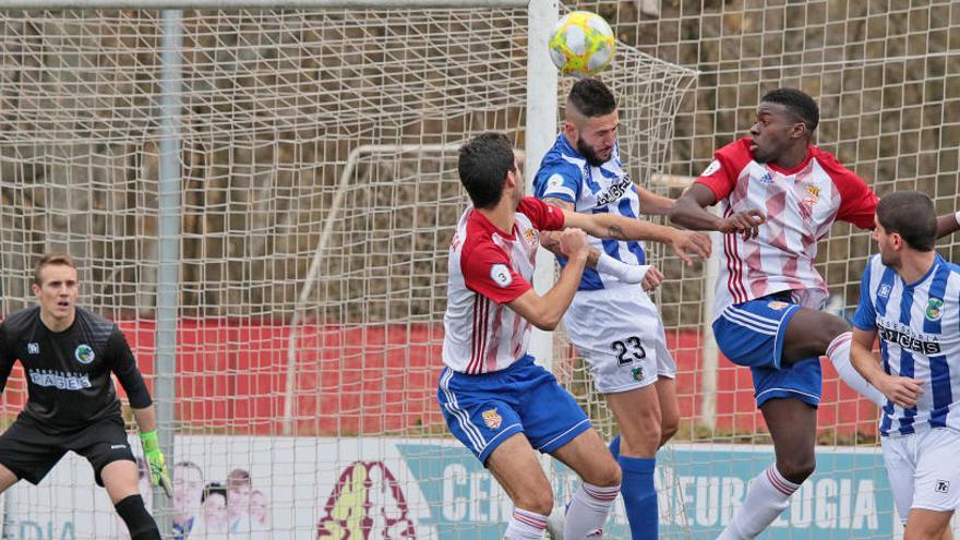 Manresa i Banyoles han jugat un partit amb poques ocasions