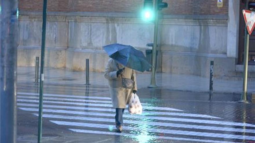 La tormenta descarga granizo en la capital