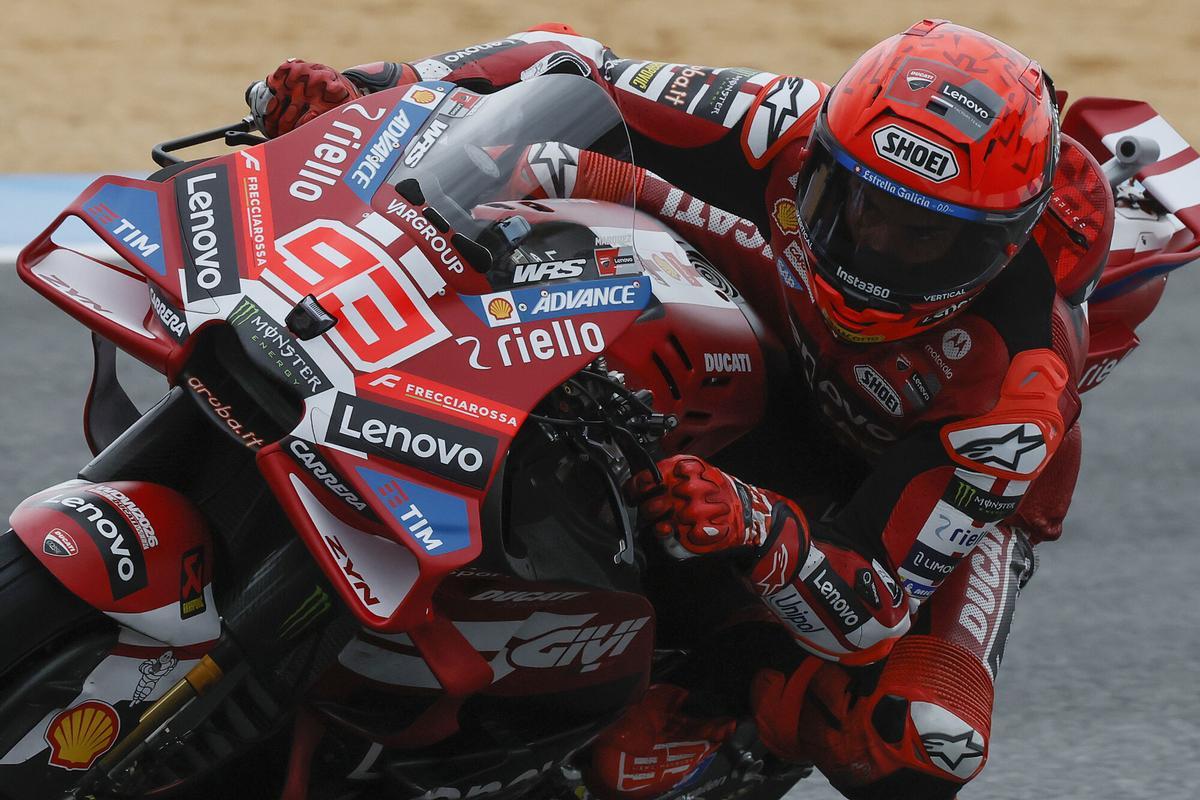JEREZ DE LA FRONTERA (CÁDIZ), 25/04/2026.- El piloto español de MotoGP Marc Márquez, Ducati Lenovo Team, durante el segundo día de entrenamientos en el Gran Premio de España de Motociclismo que se disputa durante este fin de semana en el Circuito de Jerez-Ángel Nieto. EFE/José Manuel Vidal