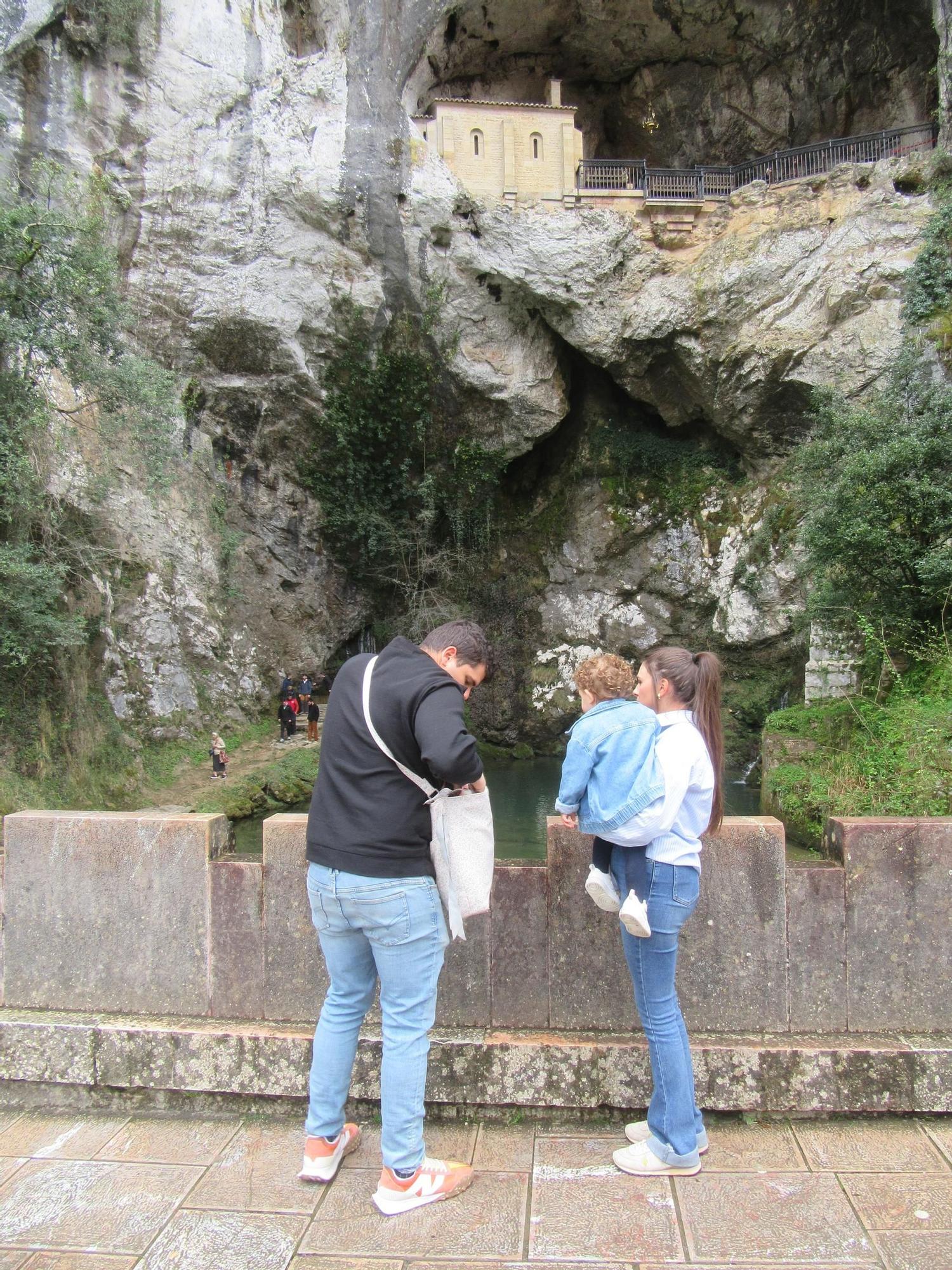 Primera jornada del plan de transporte a los lagos de Covadonga