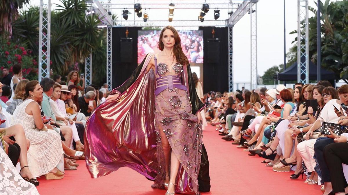 Una modelo, durante un desfile en una edición pasada de la Marbella Fashion Show. | L.O.