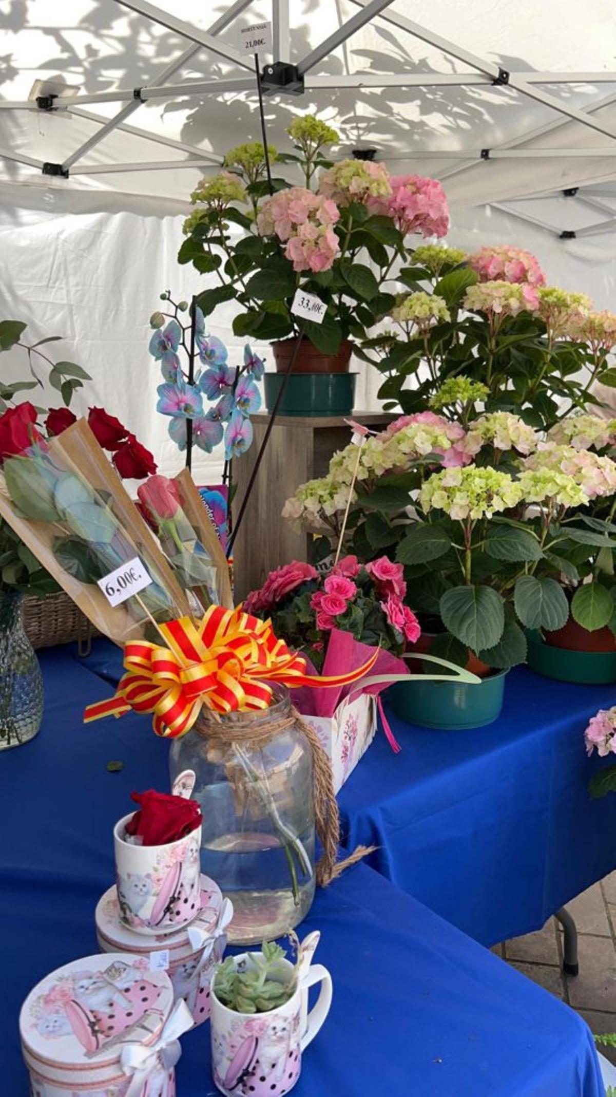 También hubo puestos de flores.