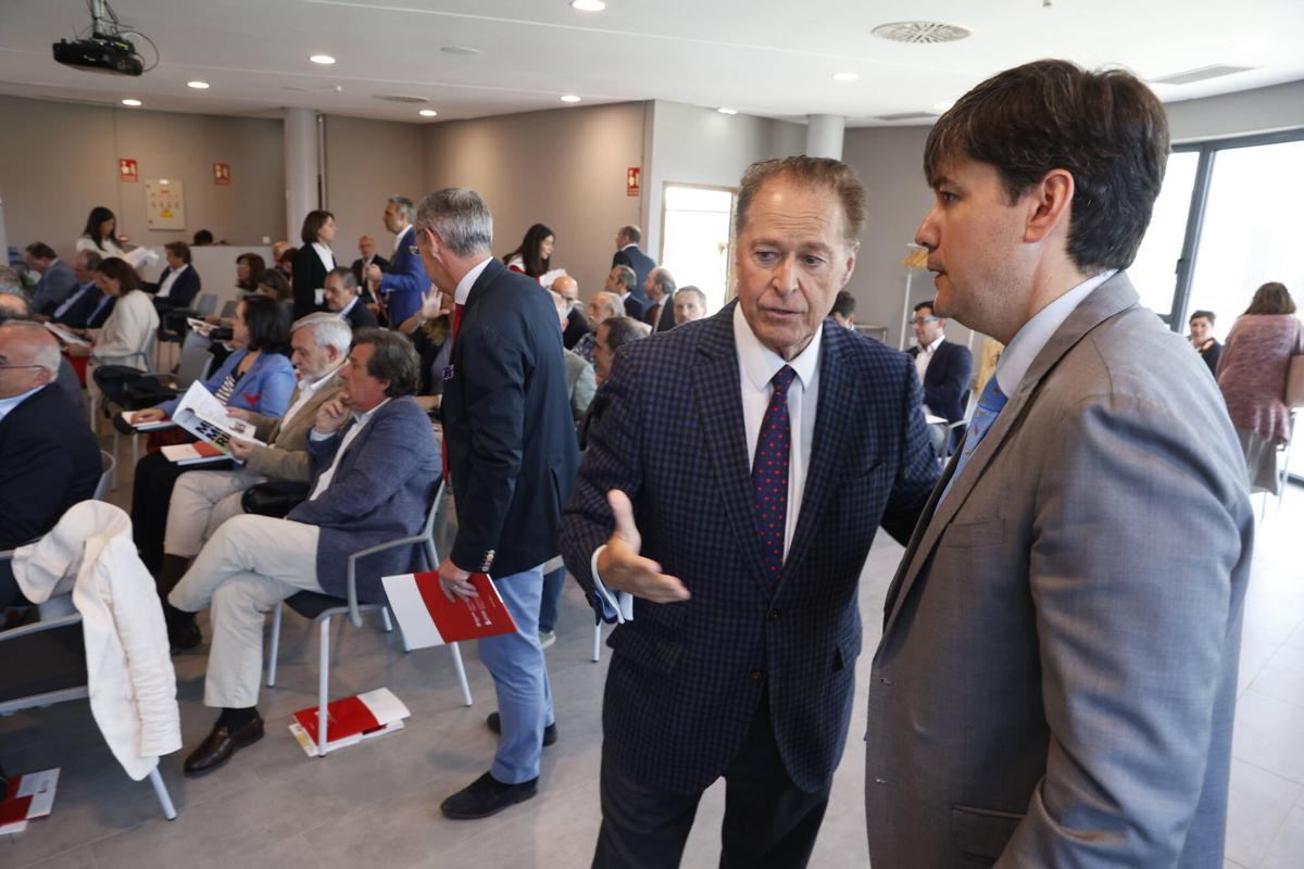 Inicio del plenario de la Cámara de Comercio de Gijón en donde se elegirá a Félix Baragaño como presidente.