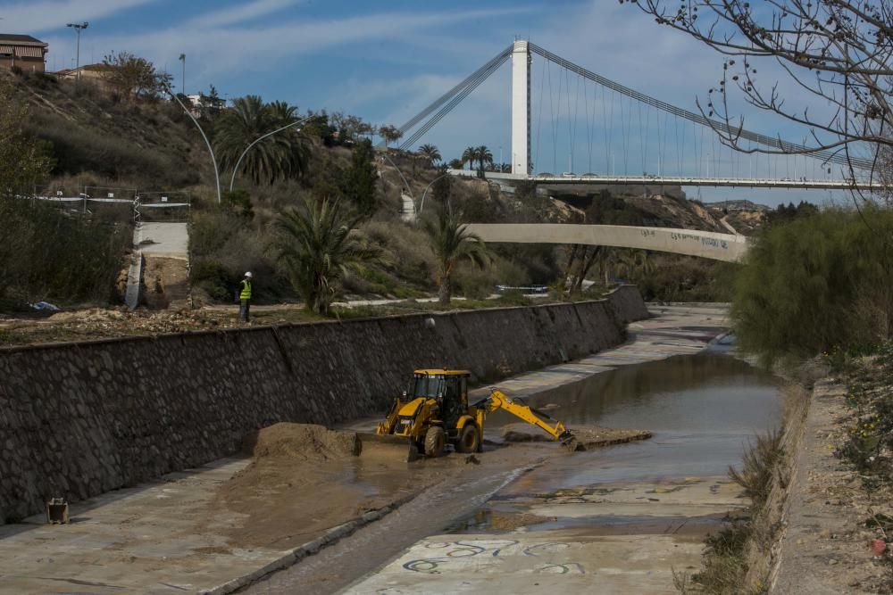 Fuga de agua en la ladera del Vinalopó