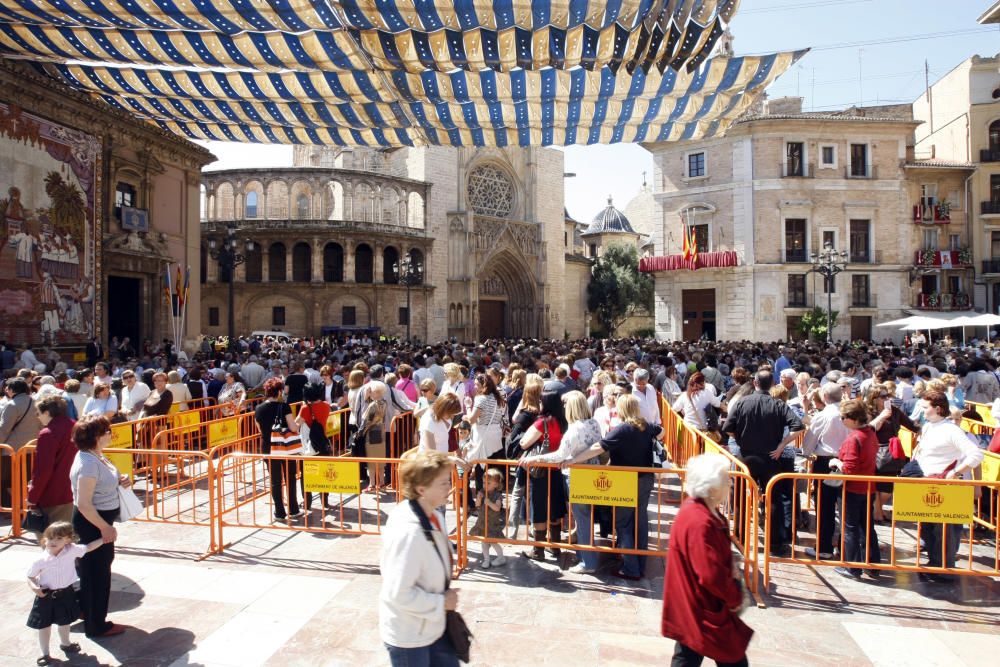 Retrospectiva de los primeros Besamanos a la Virgen de los Desamparados