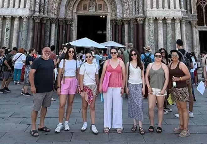 A mocidade da Laracha comparte talento e cultura con portugueses e xeorxianos en Venecia