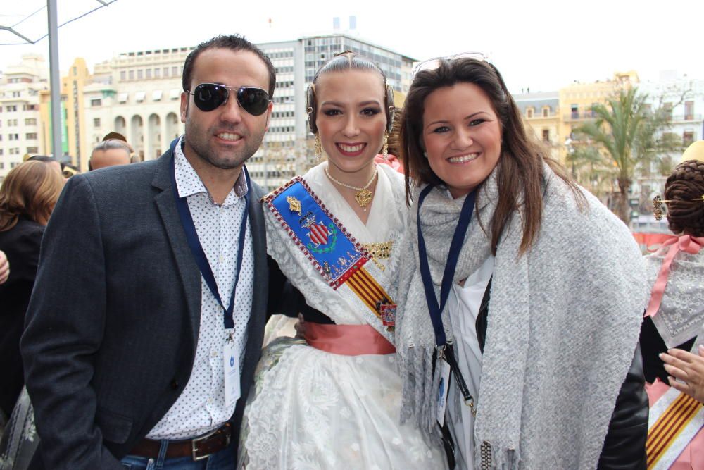 Poder de Poblats al Sud. Marta Alacreu con el presidente del Saler y su fallera mayor de 2018, Blanca Vilches, con quien superó la preselección.