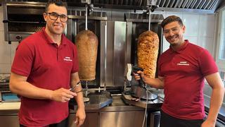Una historia de comida e integración: el primer kebab de Manacor cumple 20 años