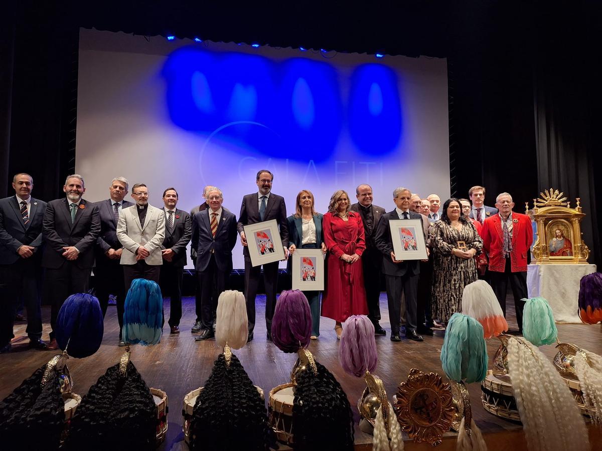 Foto de familia a la conclusión del acto.
