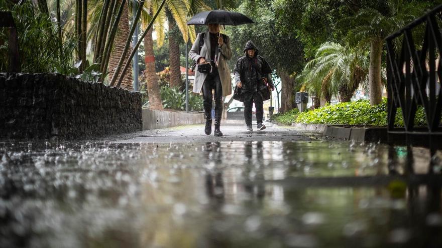 Aviso amarillo por lluvias y fuerte viento este viernes en Canarias