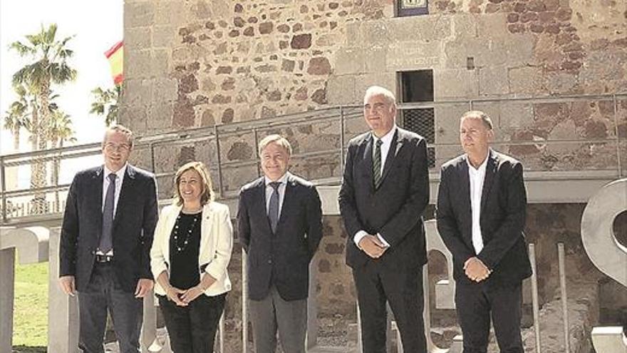 Marqués pide a Fomento ayuda para iluminar la Torre Sant Vicent