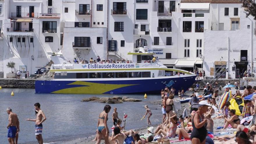 Turistes l’estiu passat a la platja de Cadaqués