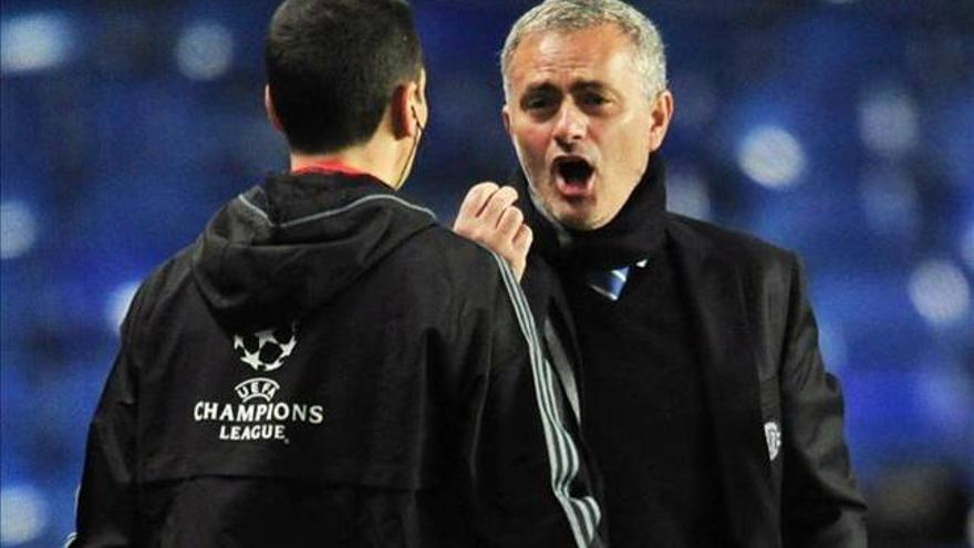 La prensa inglesa califica de &quot;vergonzosa&quot; la derrota de Mourinho