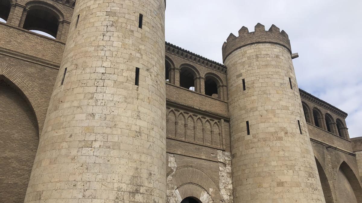 Fachada principal de la Aljafería.