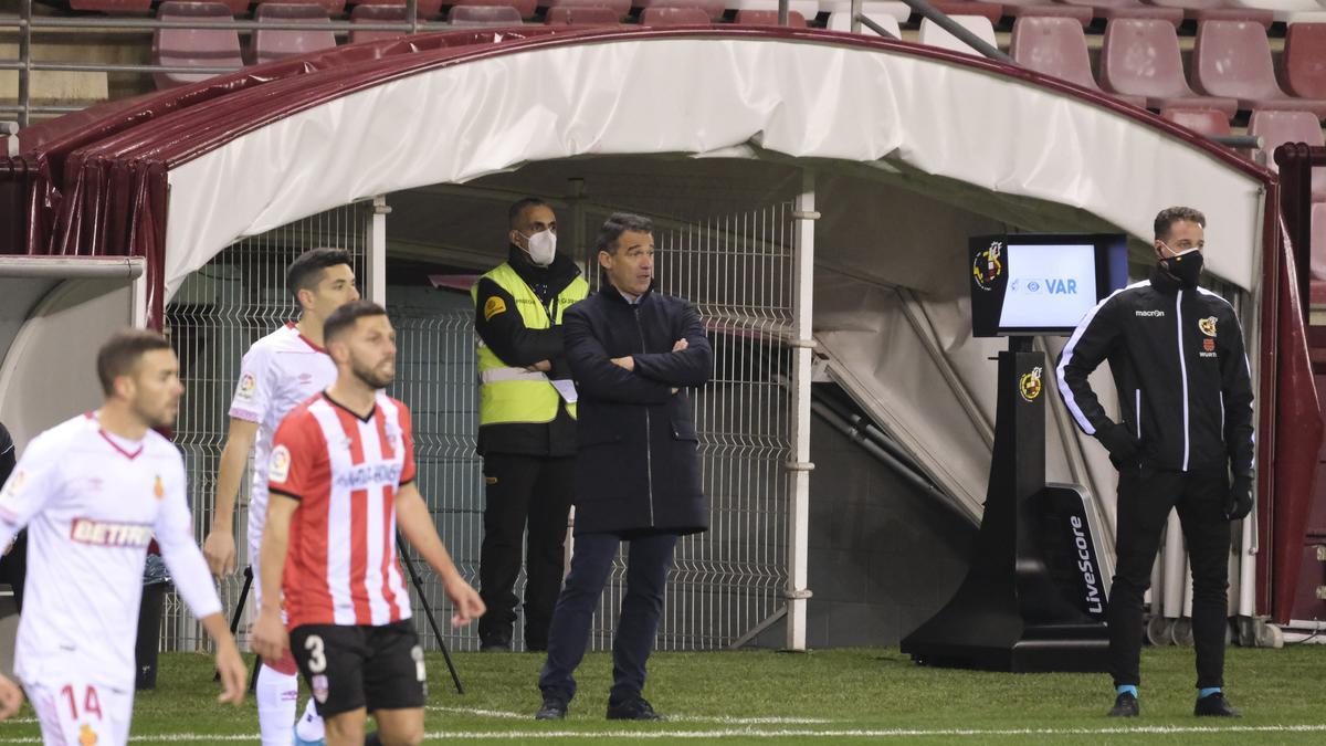 Luis García observa desde la distancia el encuentro en Las Gaunas.