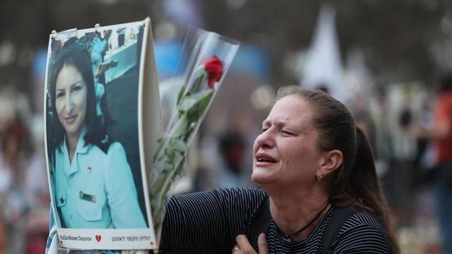 Familiars de les víctimes assassinades per Hamàs el 7 d’octubre del 2023, en un acte d’homenatge.
