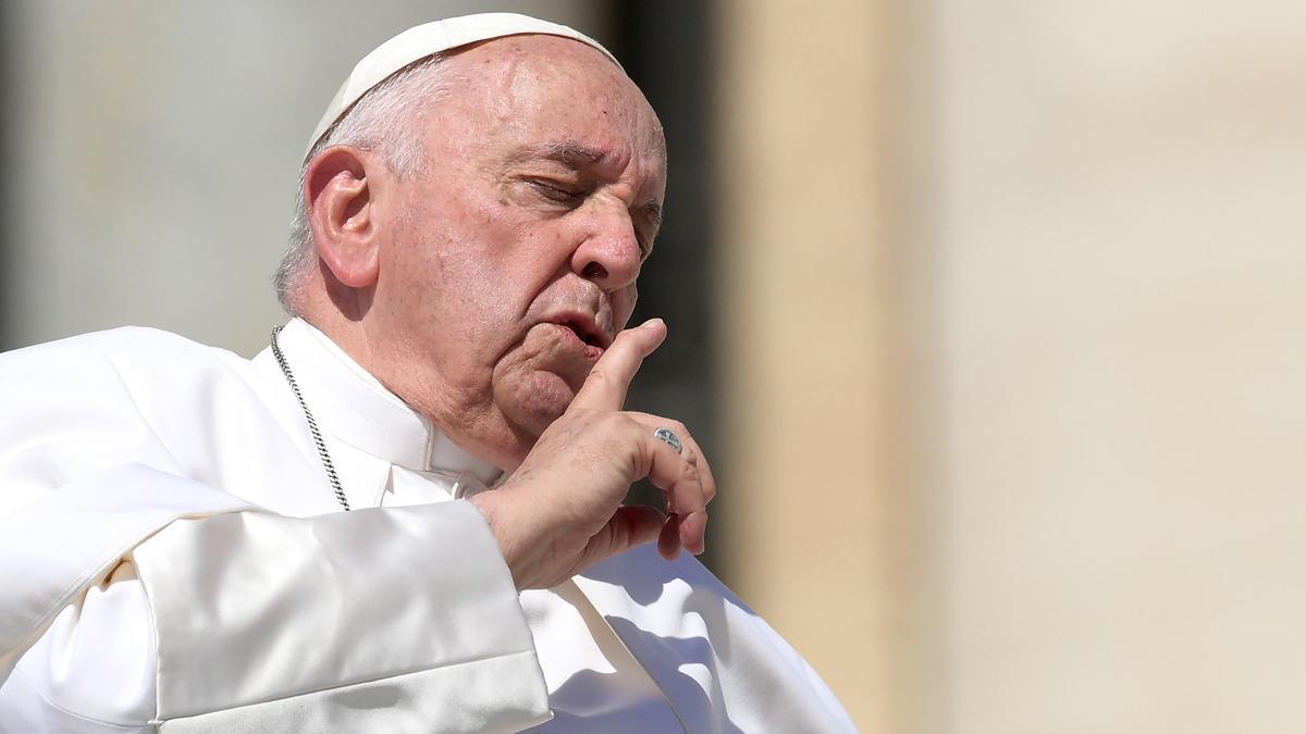 El papa Francisco ingresa en el hospital para ser operado de urgencia