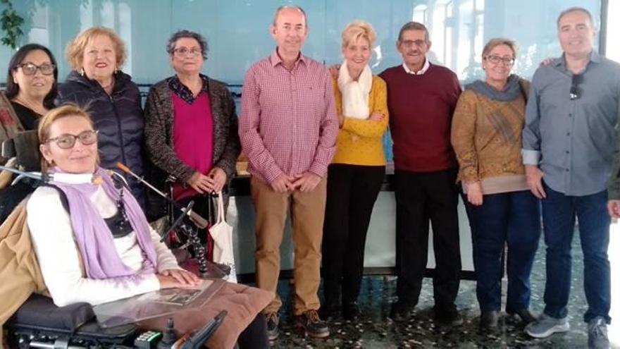 Entrega del cheque a la Asociación de Esclerosis Múltiple