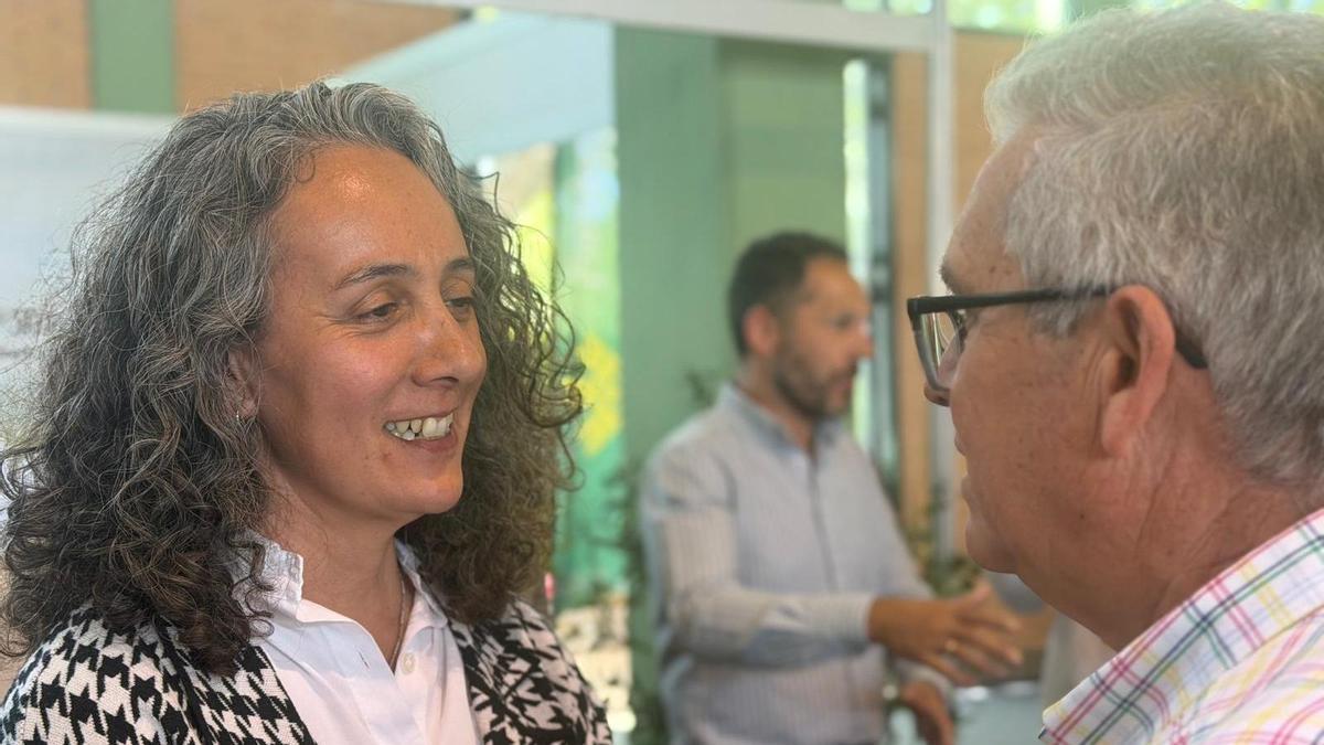La candidata de Por Andalucía al Parlamento andaluz por Córdoba, Rosa María Rodríguez (i).