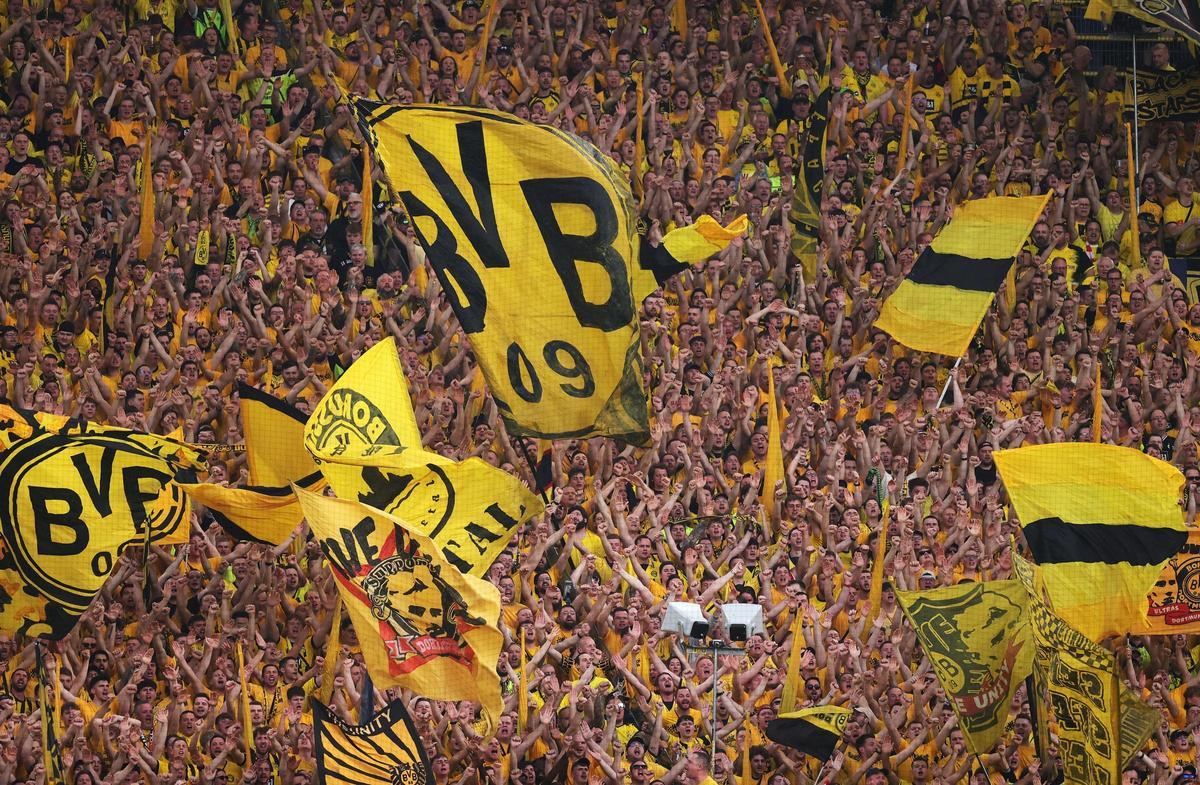 Psg Signal ¡Increíble ambiente en el Signal Iduna Park antes del partido frente al ...