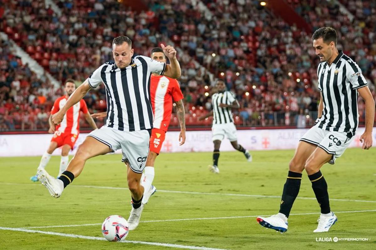 El CD Castellón busca el triunfo en su visita a Almería.