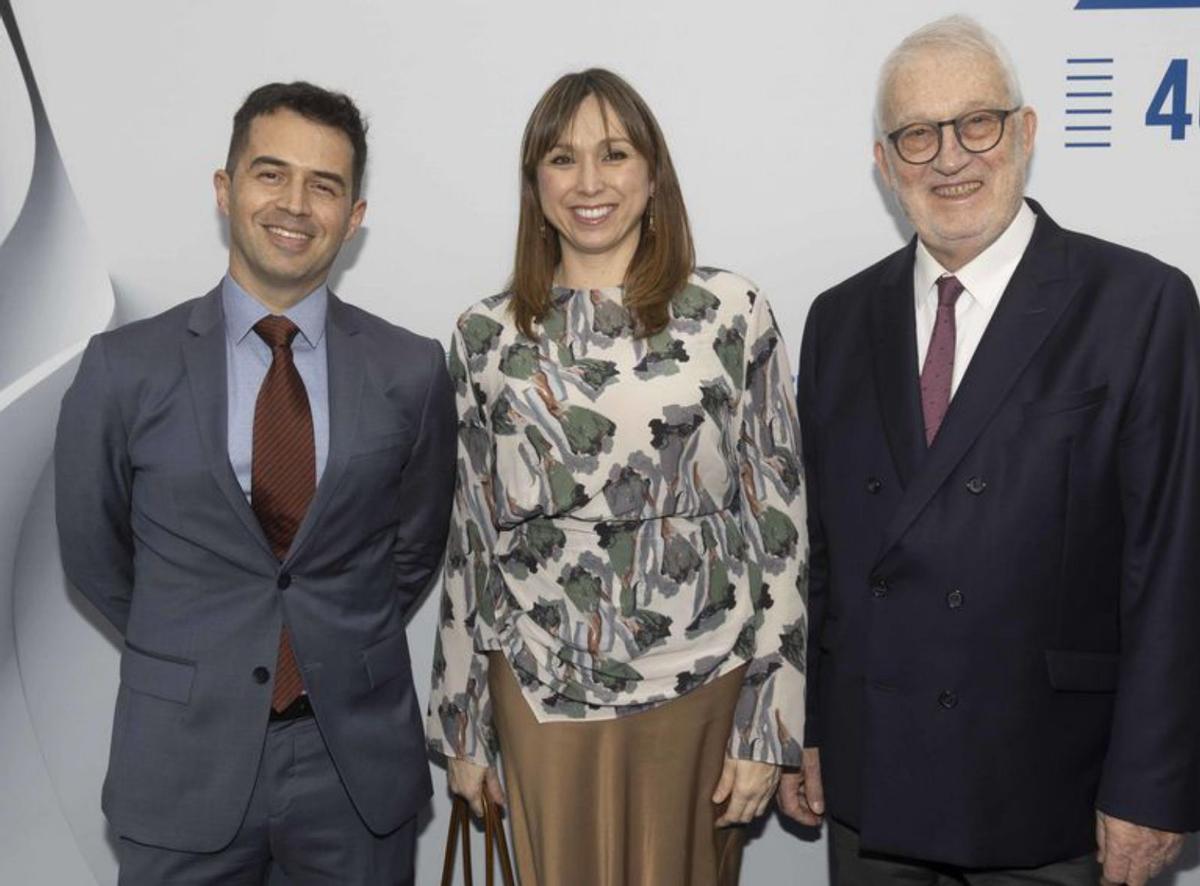 Sento Acosta, director de programación y comunicación de Fundación Mediterráneo; junto a Carmen Morales, directora de la entidad; y Luis Boyer, presidente de Fundación Mediterráneo.