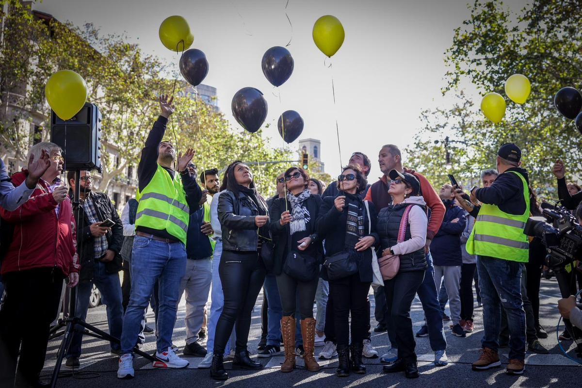 Marcha lenta de taxistas en Barcelona por la muerte de un compañero