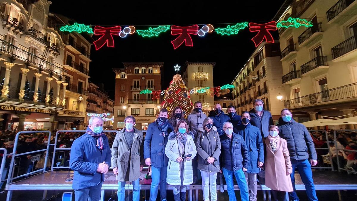 La plaza del Torico luce la Navidad.