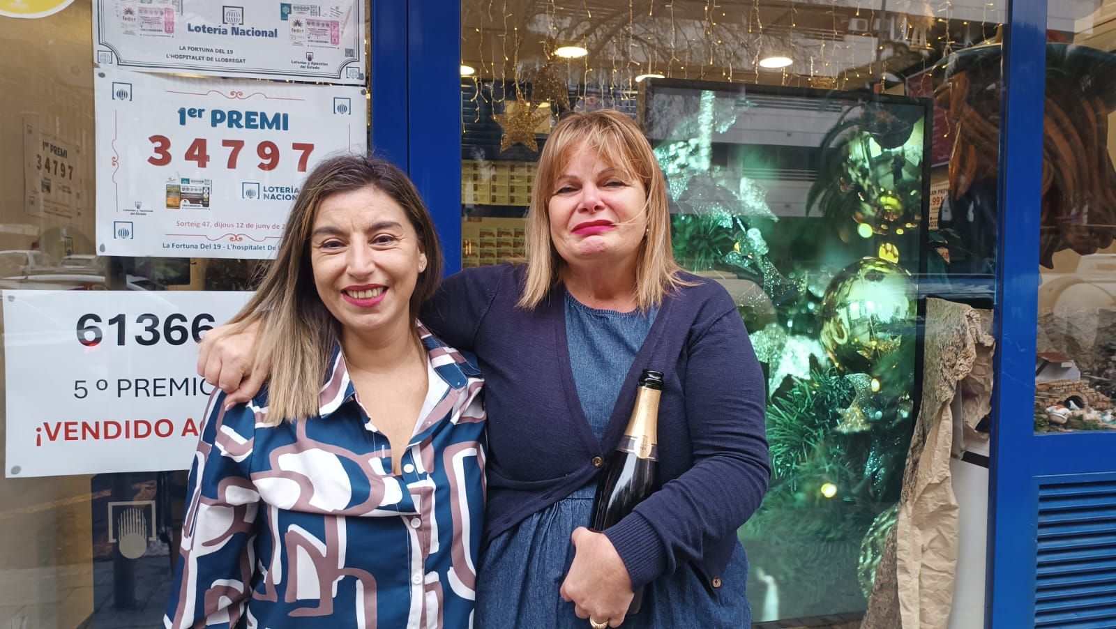 Maite Alonso, lotera de L'Hospitalet del matrimonio que ha repartido el mismo quinto premio en dos administraciones distintas.