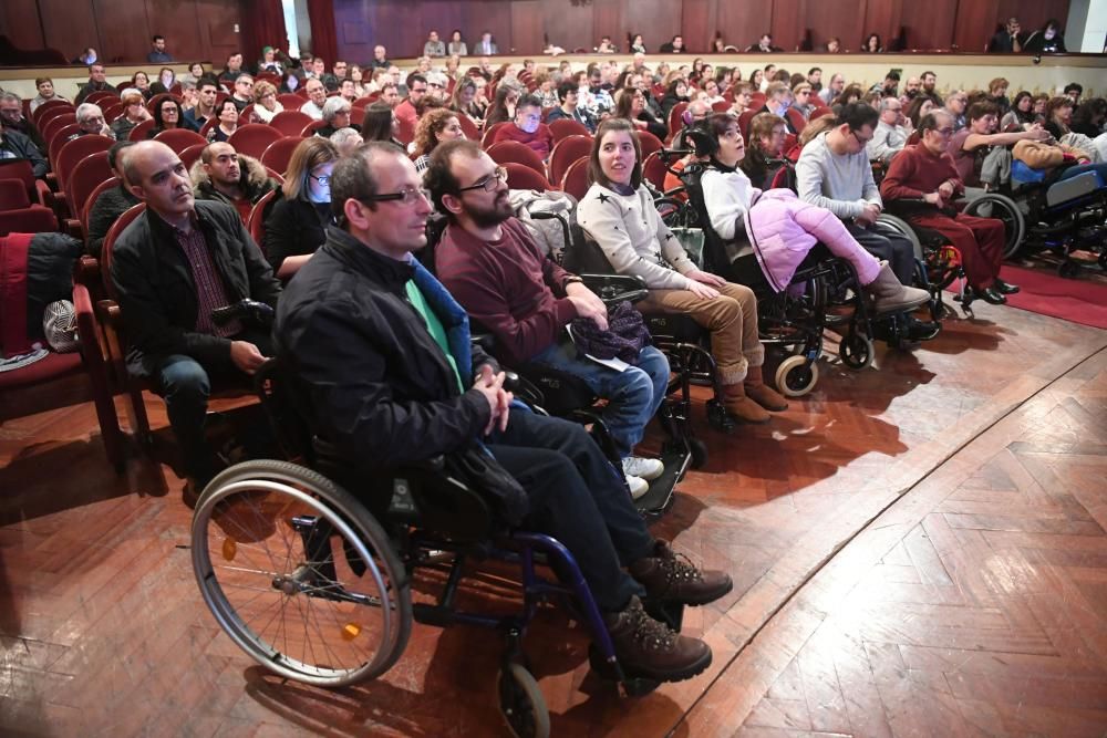 A Radio Conta celebra en el teatro Rosalía su quinta edición, en la que homenajeó a Ángel Gómez Hervada y recaudó fondos para Aspace