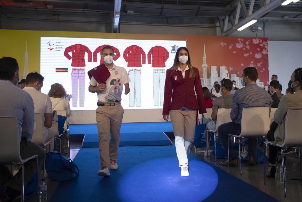 Antonio Orozco canta en la presentación de la vestimenta del Equipo Paralímpico Español en La Marina de Valencia