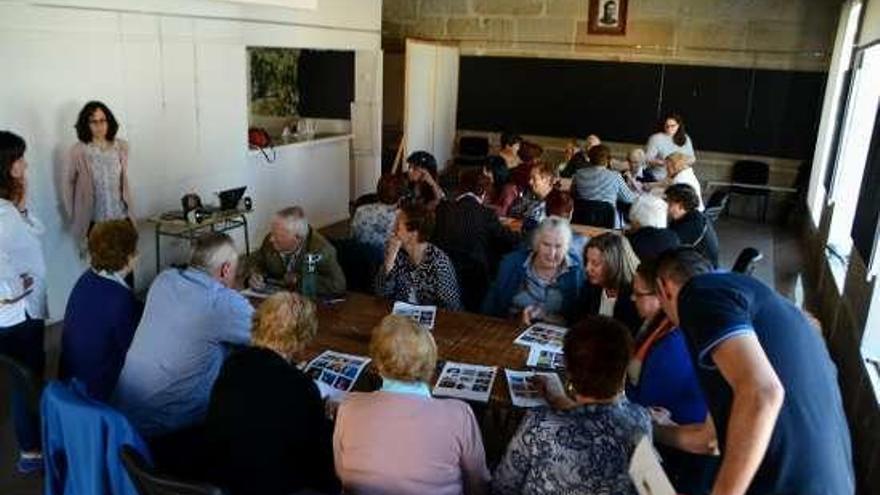 El taller se celebró en la sala Domínguez Búa. // G.Núñez