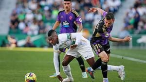 Resumen, goles y highlights de Elche 1 - 1 Valladolid de la jornada 25 de LaLiga Santander