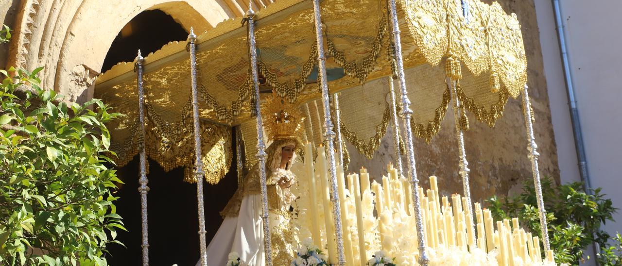 El Resucitado y la Virgen de la Alegría recorren las calles de Santa Marina