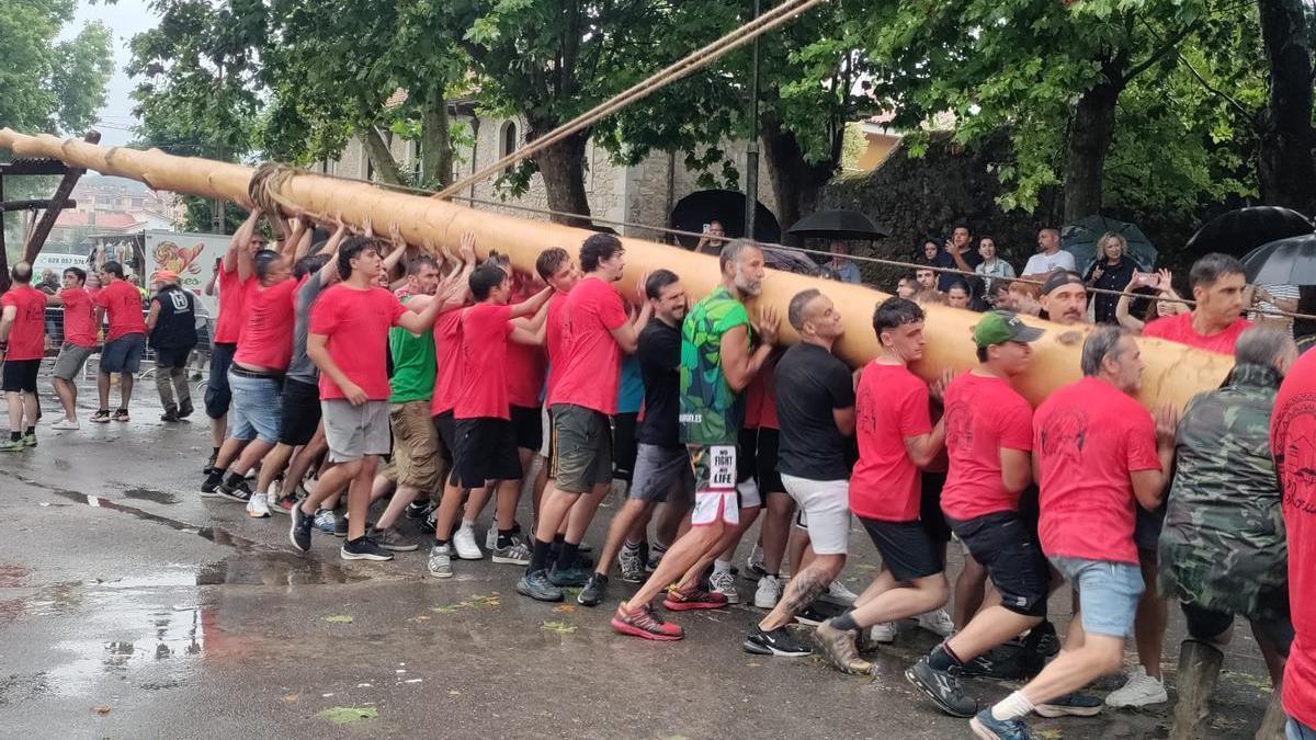 La lluvia hace acto de presencia en la hoguera de Celoriu
