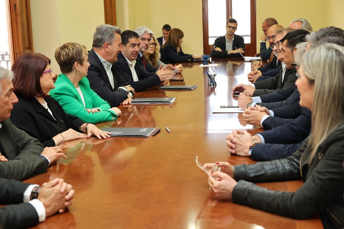 La reunión entre la Generalitat, el Ayuntamiento y la Cámara de Comercio que ha concluido este miércoles con la firma del protocolo