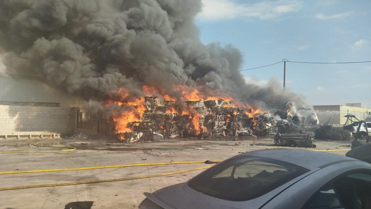 El incendio que se encontraron los bomberos al llegar a Crevillent