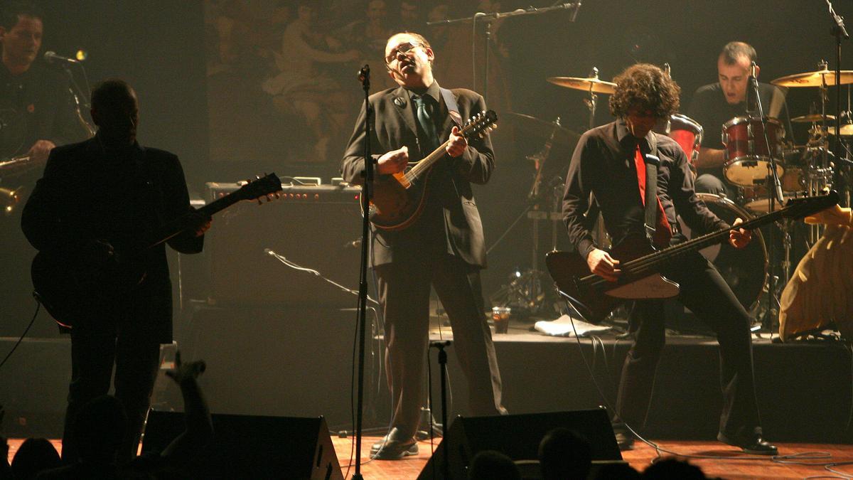 Siniestro Total, en un concierto en Vigo en 2009