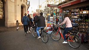 Con el comienzo de año, las bicicletas tienen prohibido circular por las aceras de Barcelona.