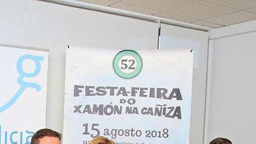 Presentación de la 52 Festa do Xamón, ayer, en Santiago. // D.P.