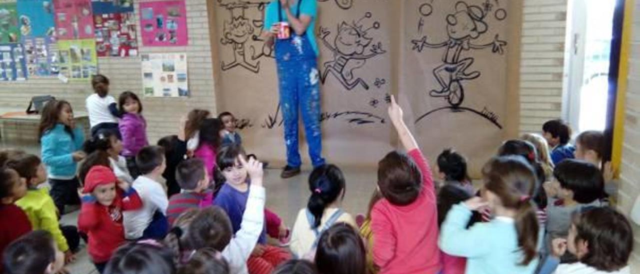 Actividad de fomento de la lectura en el CEIP Jaume I de Castelló.