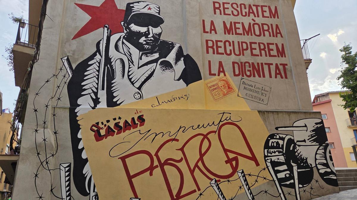 El mural es troba a la façana lateral de l'edifici de Cal Morlans (carrer Ciutat número 30)