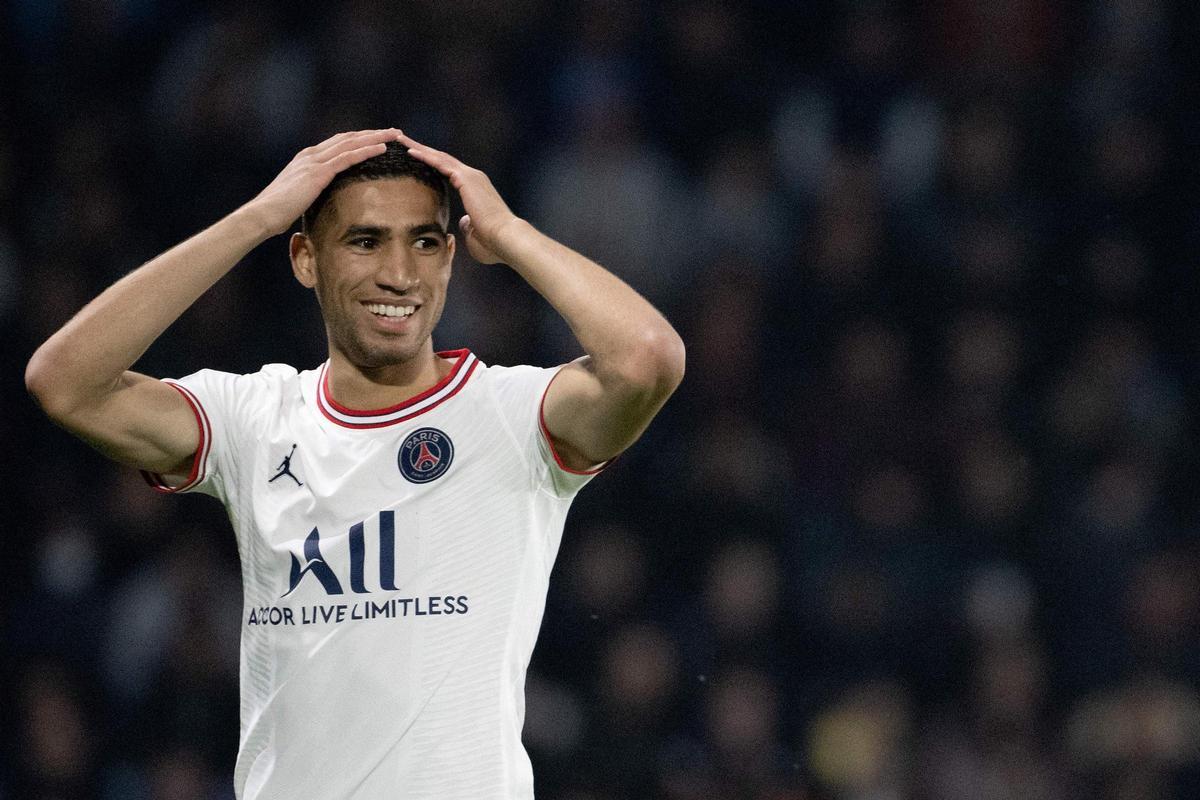 Achraf se lamenta en un partido del PSG. Achraf se lamenta en un partido del PSG.
