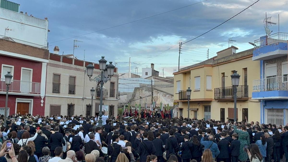 La jornada reunió a cerca de 800 músicos de 19 agrupaciones de la Ribera Alta.